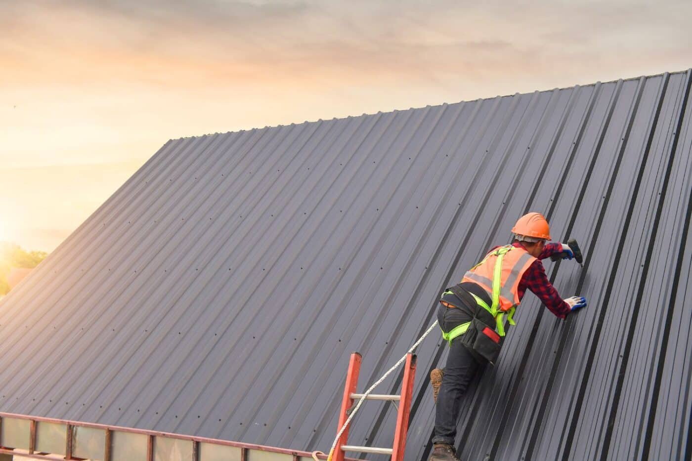 metal-roofing-tools-fastening-drill-1400×933